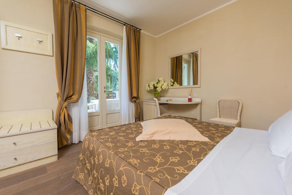 Hotel Villa Tiziana Marina di Pietrasanta Εξωτερικό φωτογραφία