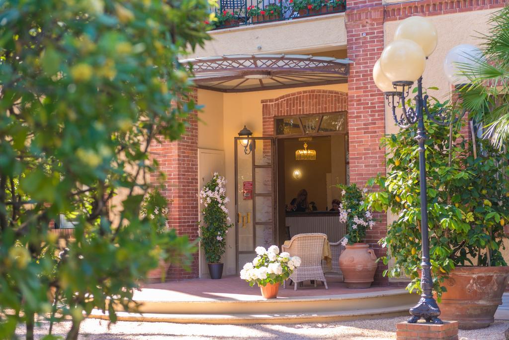 Hotel Villa Tiziana Marina di Pietrasanta Εξωτερικό φωτογραφία